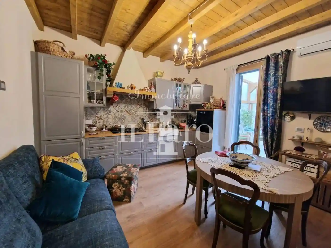 Casa indipendente in vendita a Campi Bisenzio