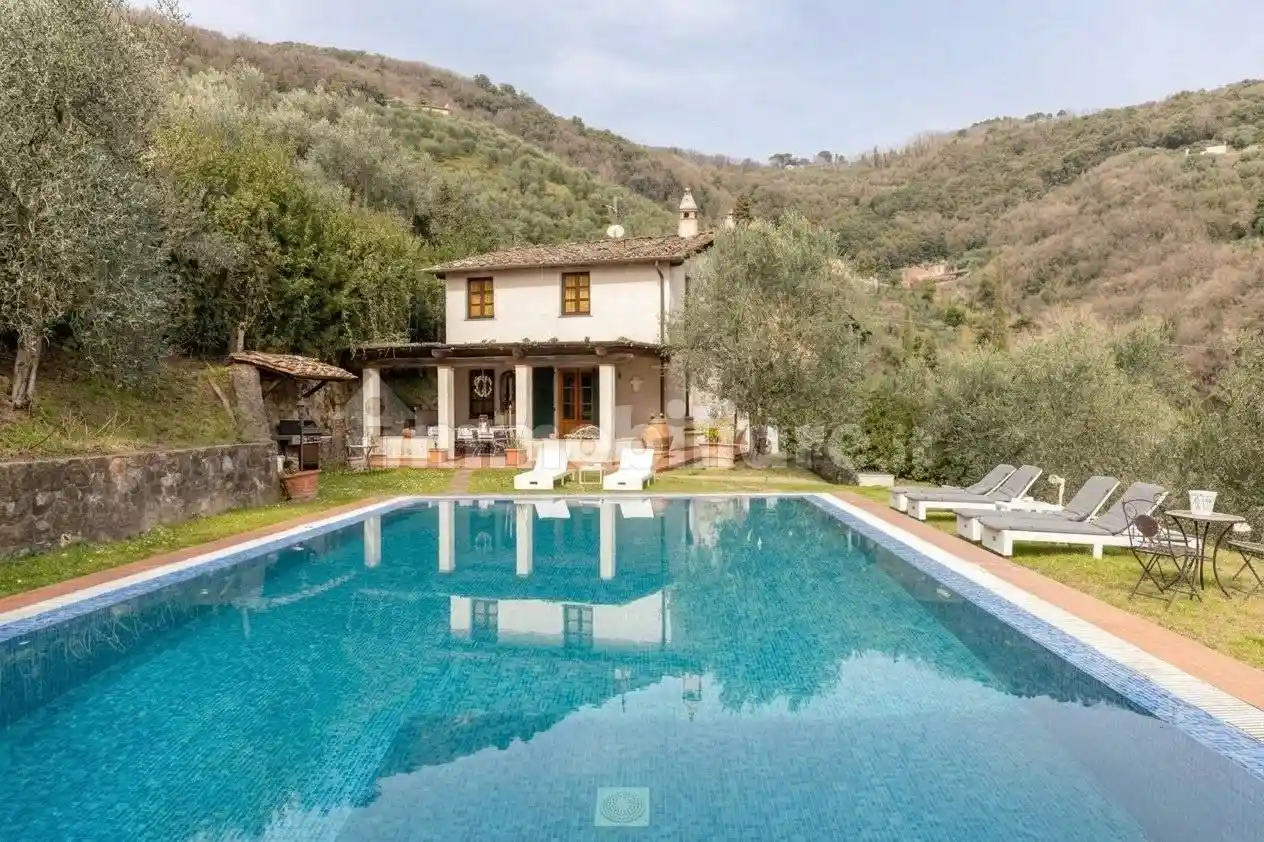 Rustico - Casale in vendita a Lucca