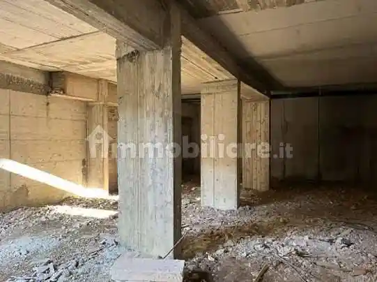 Palazzo - Stabile in vendita a Settimo Torinese