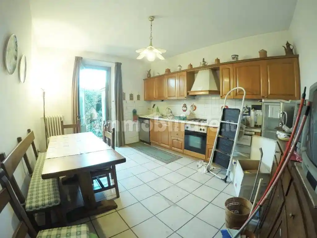 Casa indipendente in vendita a Campi Bisenzio