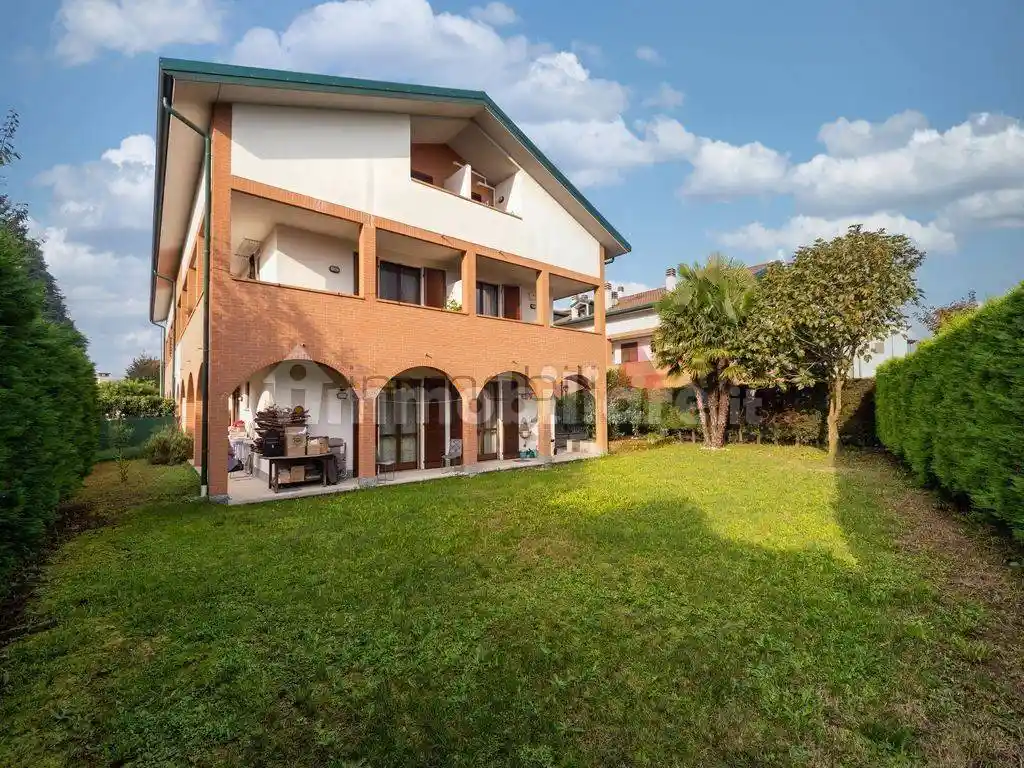 Appartamento in vendita a Calco