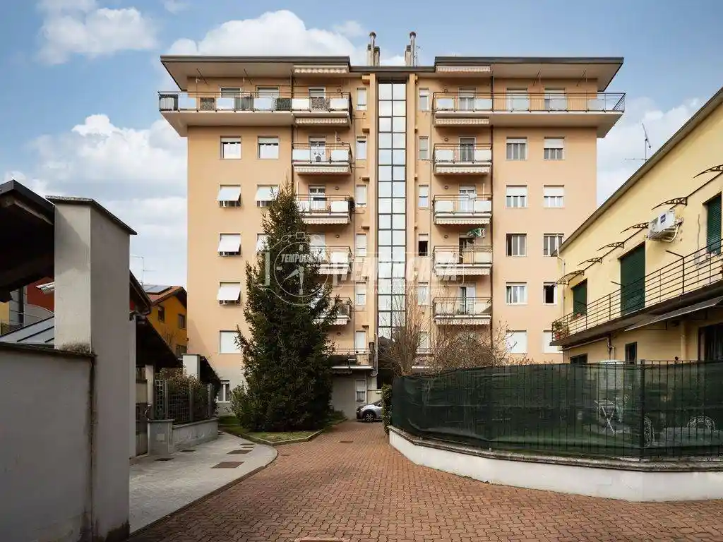 Appartamento in vendita a Villasanta