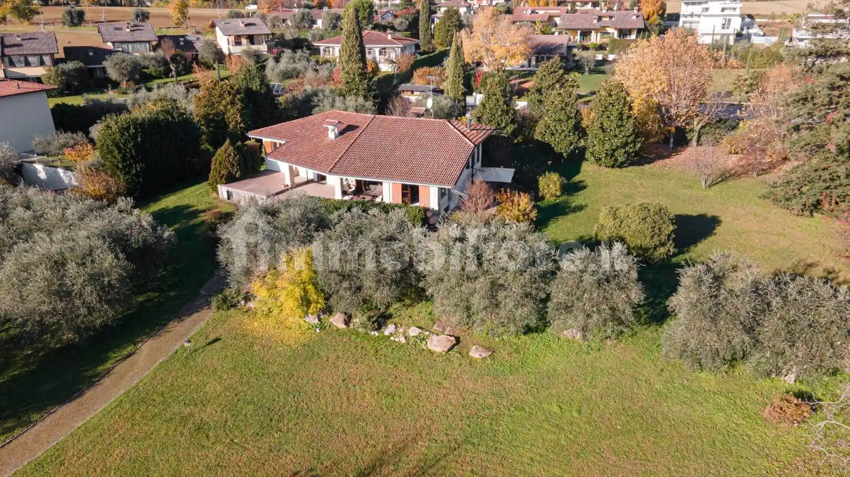 Villa in vendita a Moniga del Garda