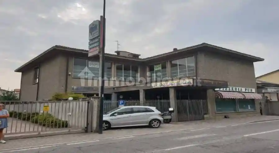 Palazzo - Stabile in vendita a Limbiate