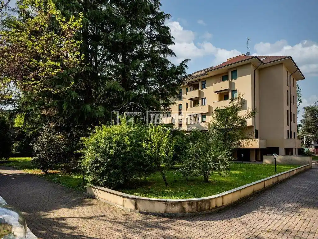 Appartamento in vendita a Villasanta