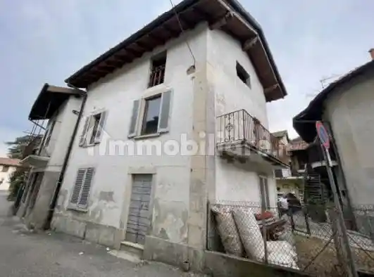 Casa indipendente in vendita a Cocquio-Trevisago