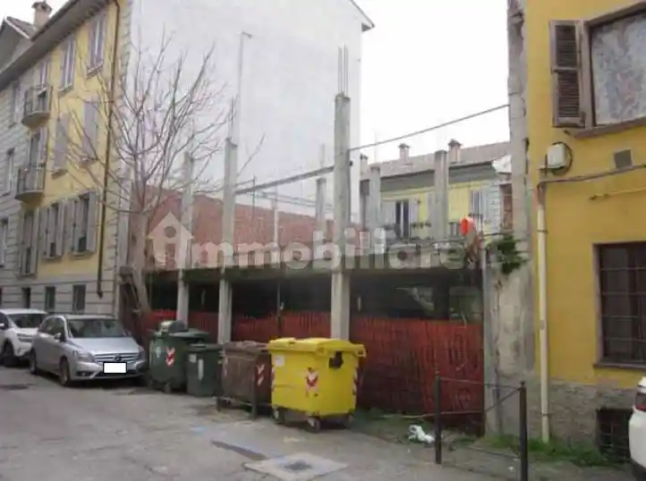 Palazzo - Stabile in vendita a Voghera