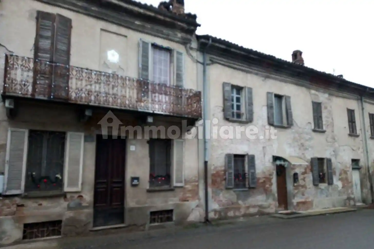 Palazzo - Stabile in vendita a Voghera