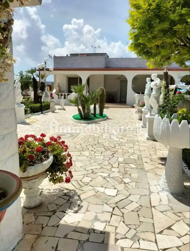Villa in vendita a Brindisi