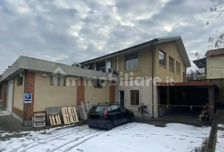 Palazzo - Stabile in vendita a Torino