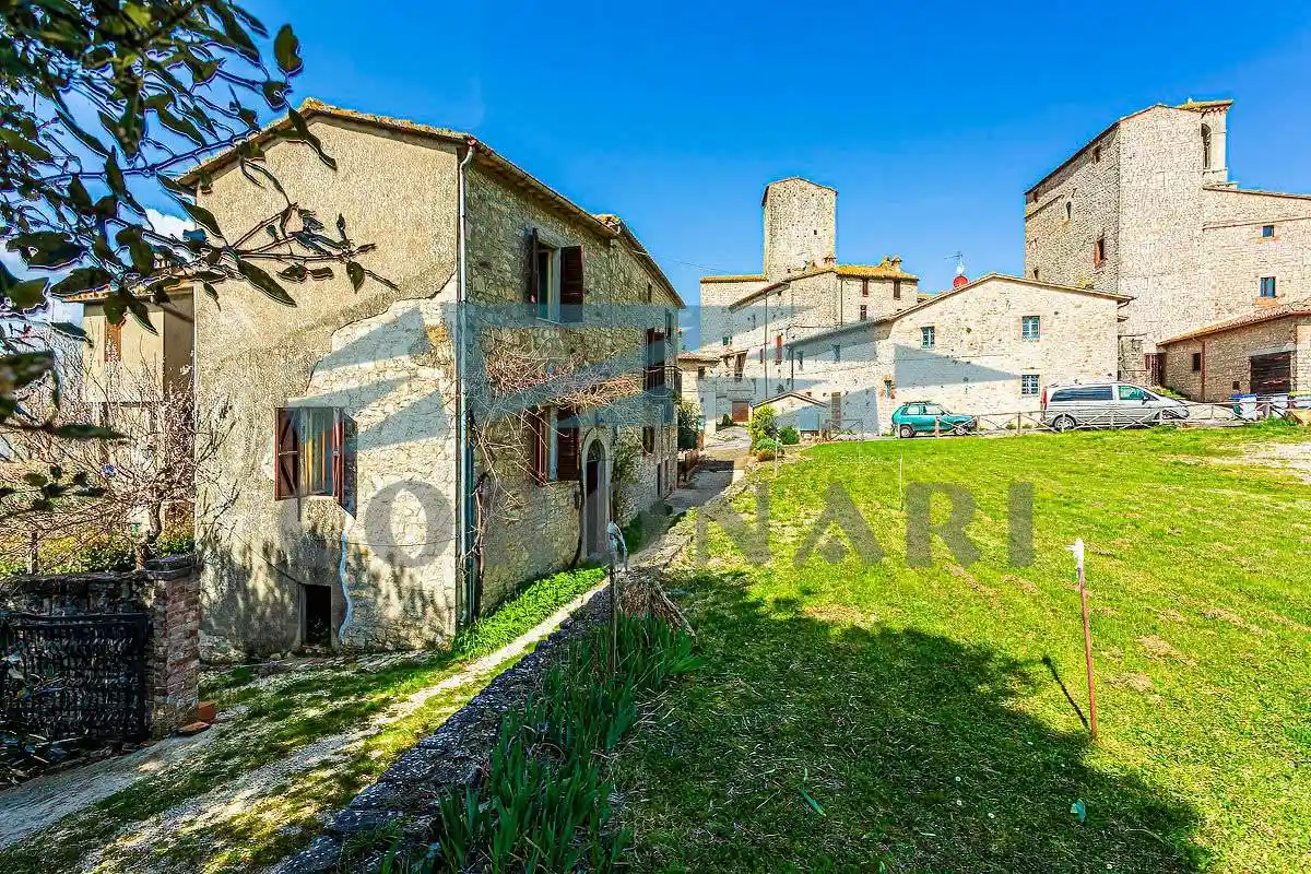 Palazzo - Edificio in vendita a Todi