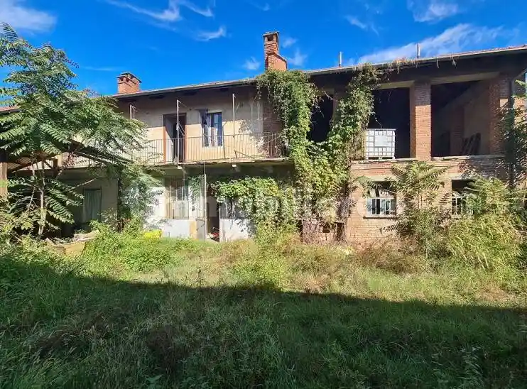 Palazzo - Stabile in vendita a Pinerolo