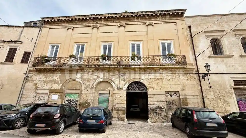 Palazzo - Edificio in vendita a Lecce