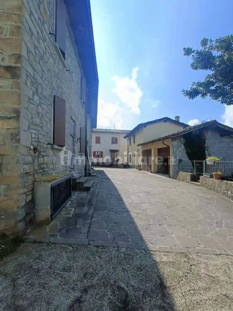 Casa indipendente in vendita a Vetto