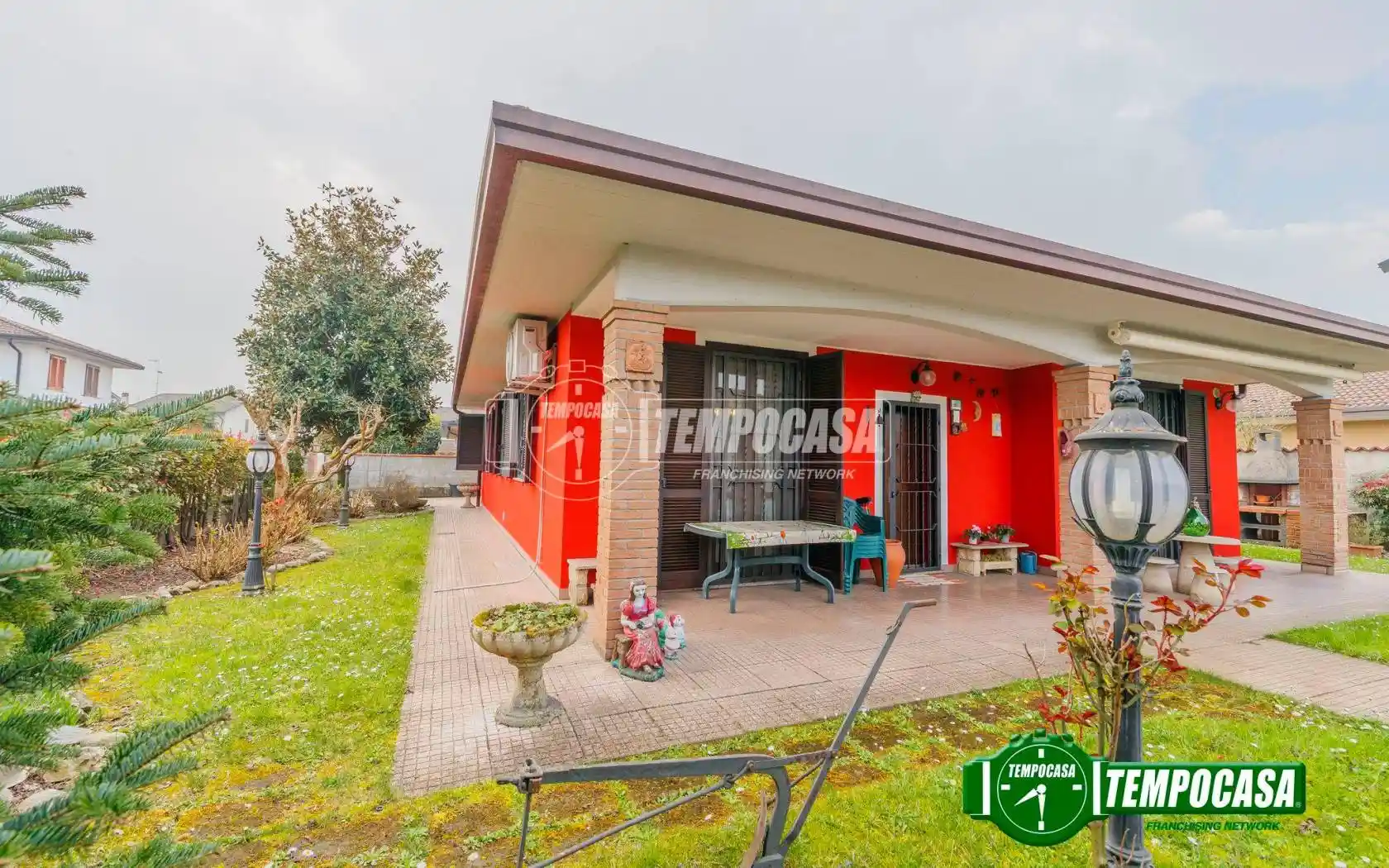 Villa in vendita a Vellezzo Bellini