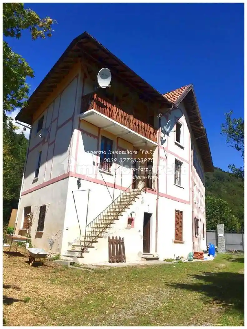Villa in vendita a Cambiasca