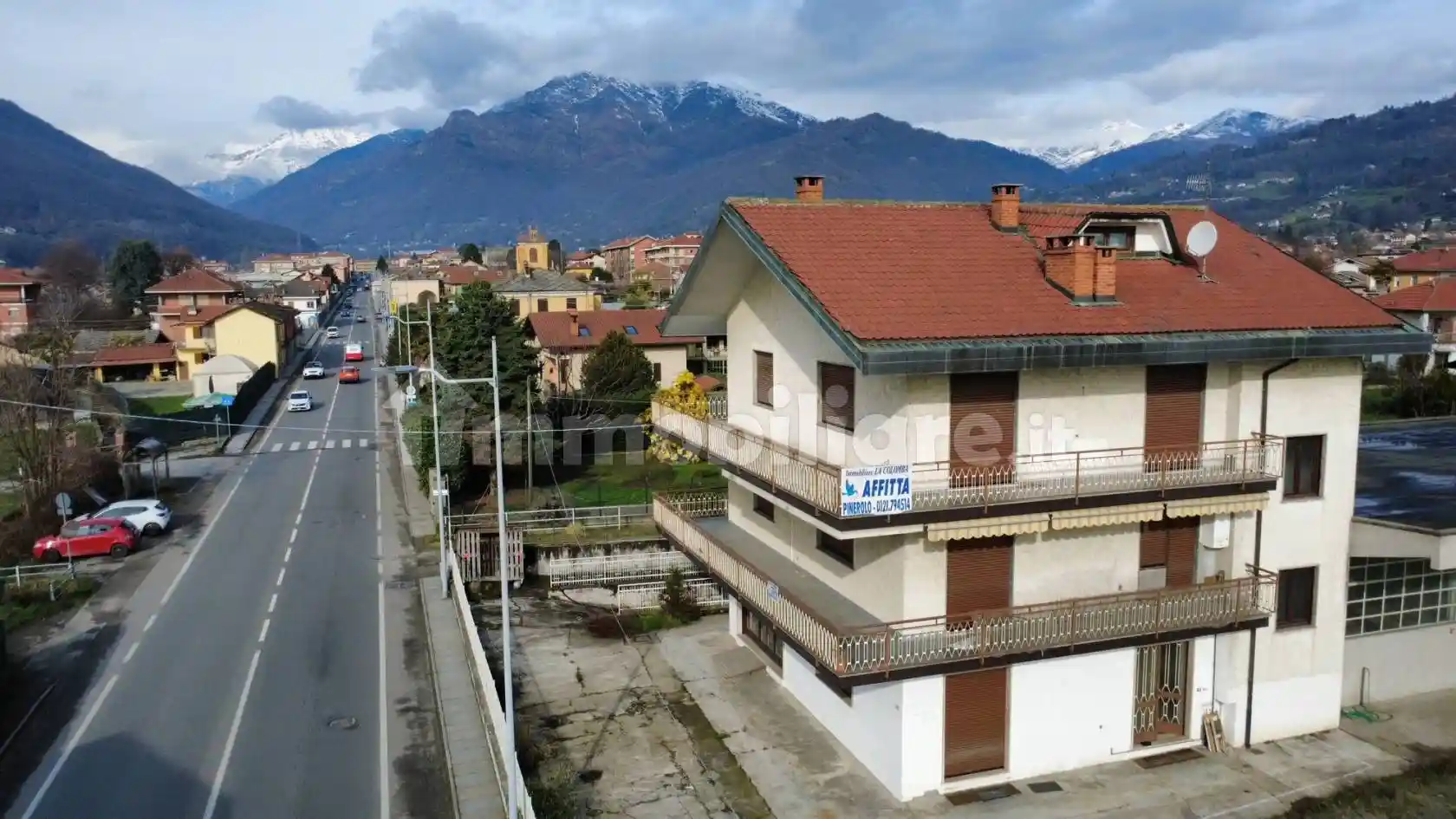 Palazzo - Edificio in affitto a Luserna San Giovanni