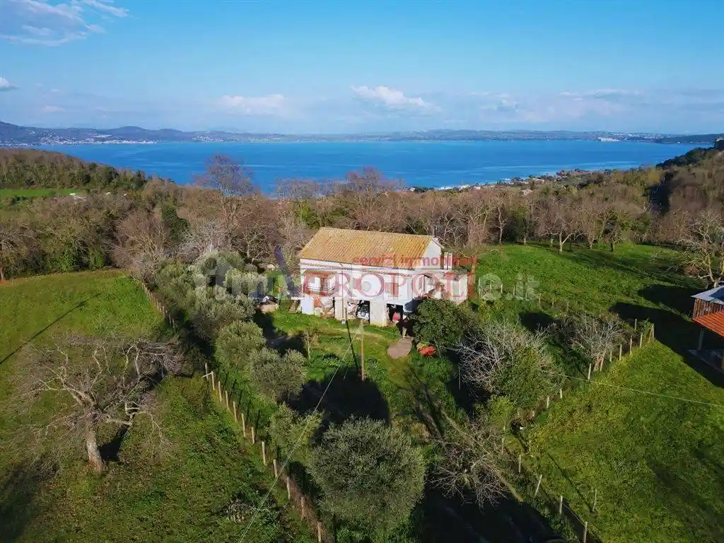 Villa in vendita a Bracciano