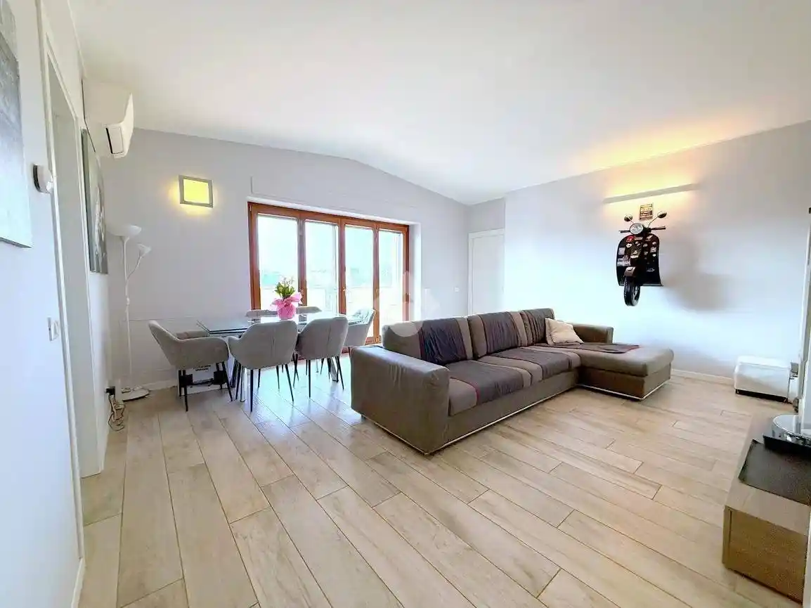 Appartamento in vendita a Caronno Pertusella