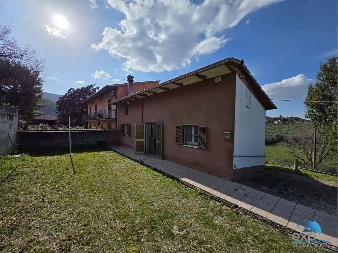 Casa indipendente in vendita a Giano dell'Umbria