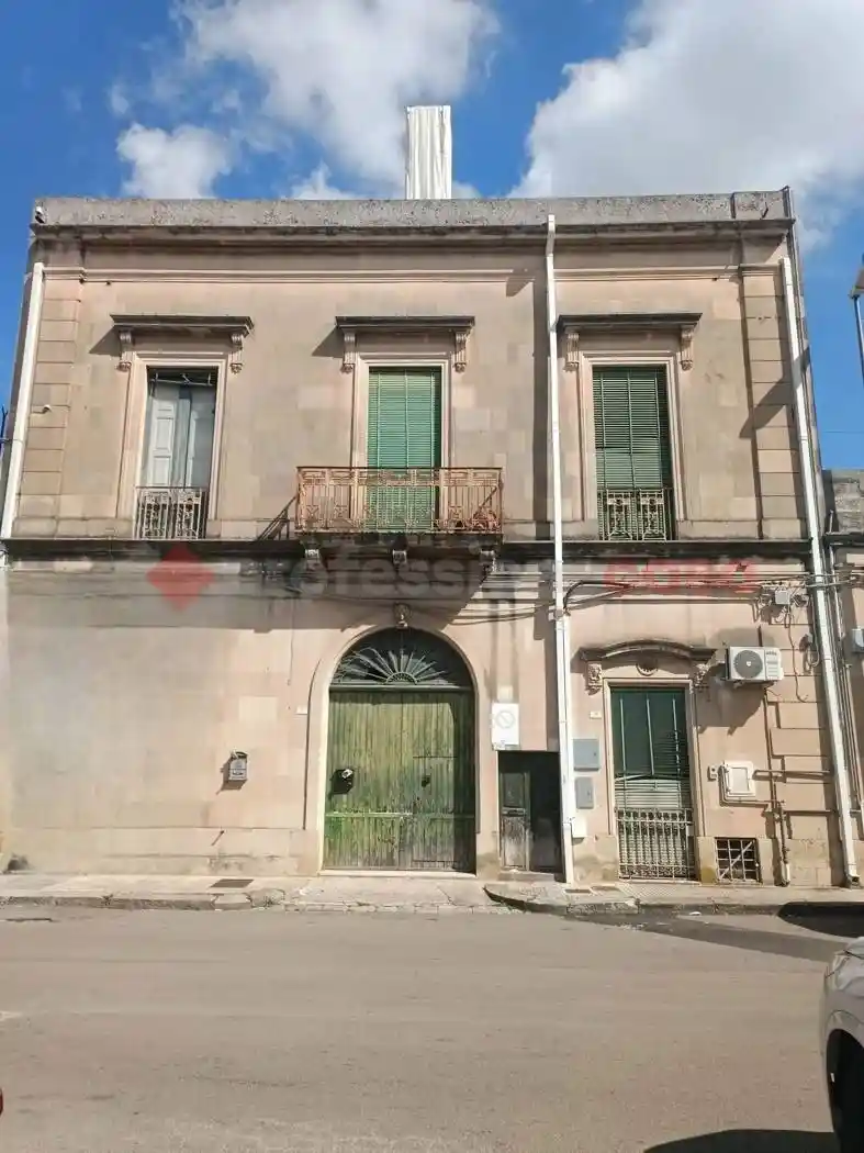 Palazzo - Edificio in vendita a Maglie
