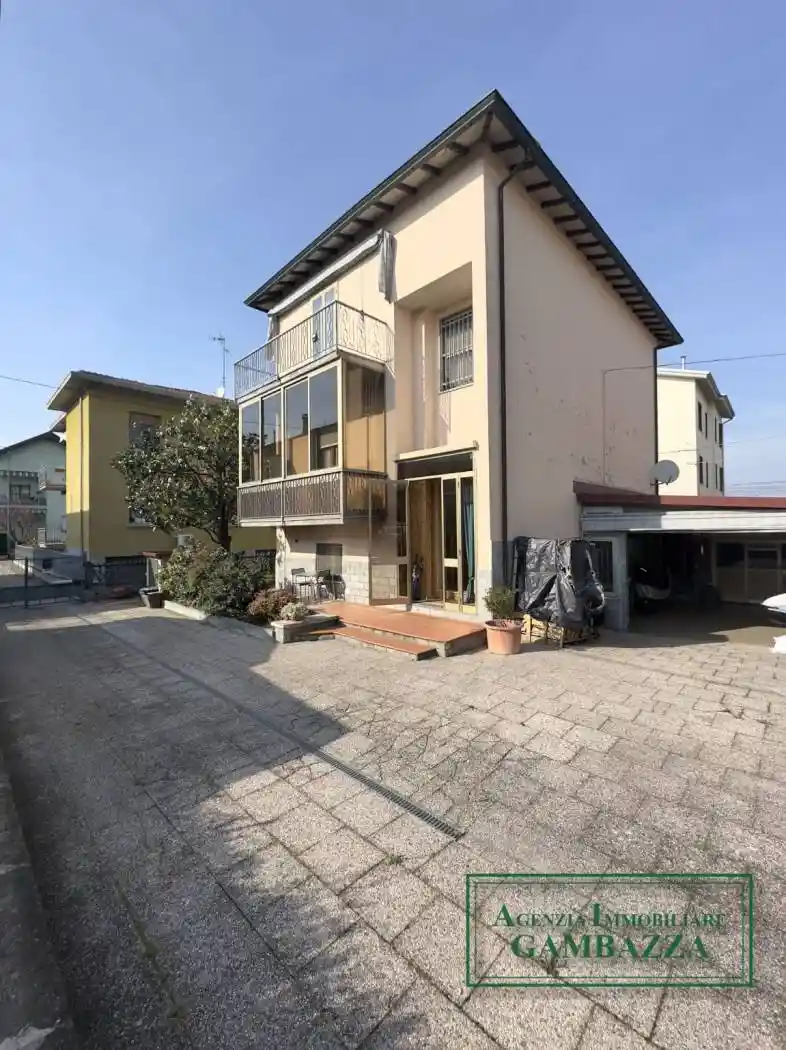 Villa in vendita a Fidenza