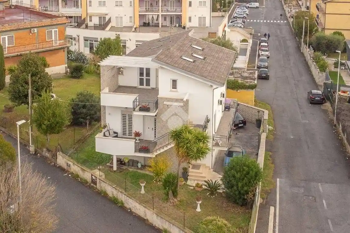 Palazzo - Edificio in vendita a Roma