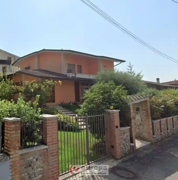 Villa in vendita a Monticello Conte Otto