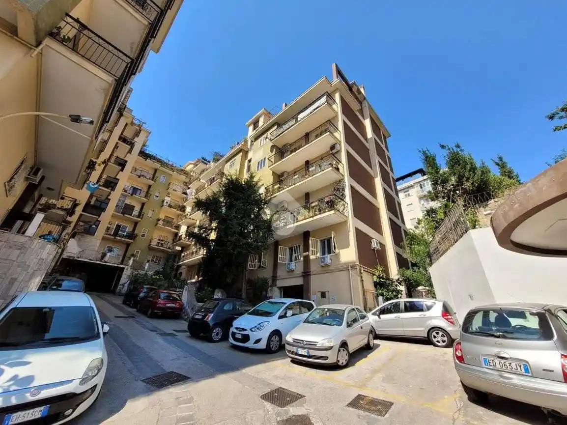 Appartamento in vendita a Napoli