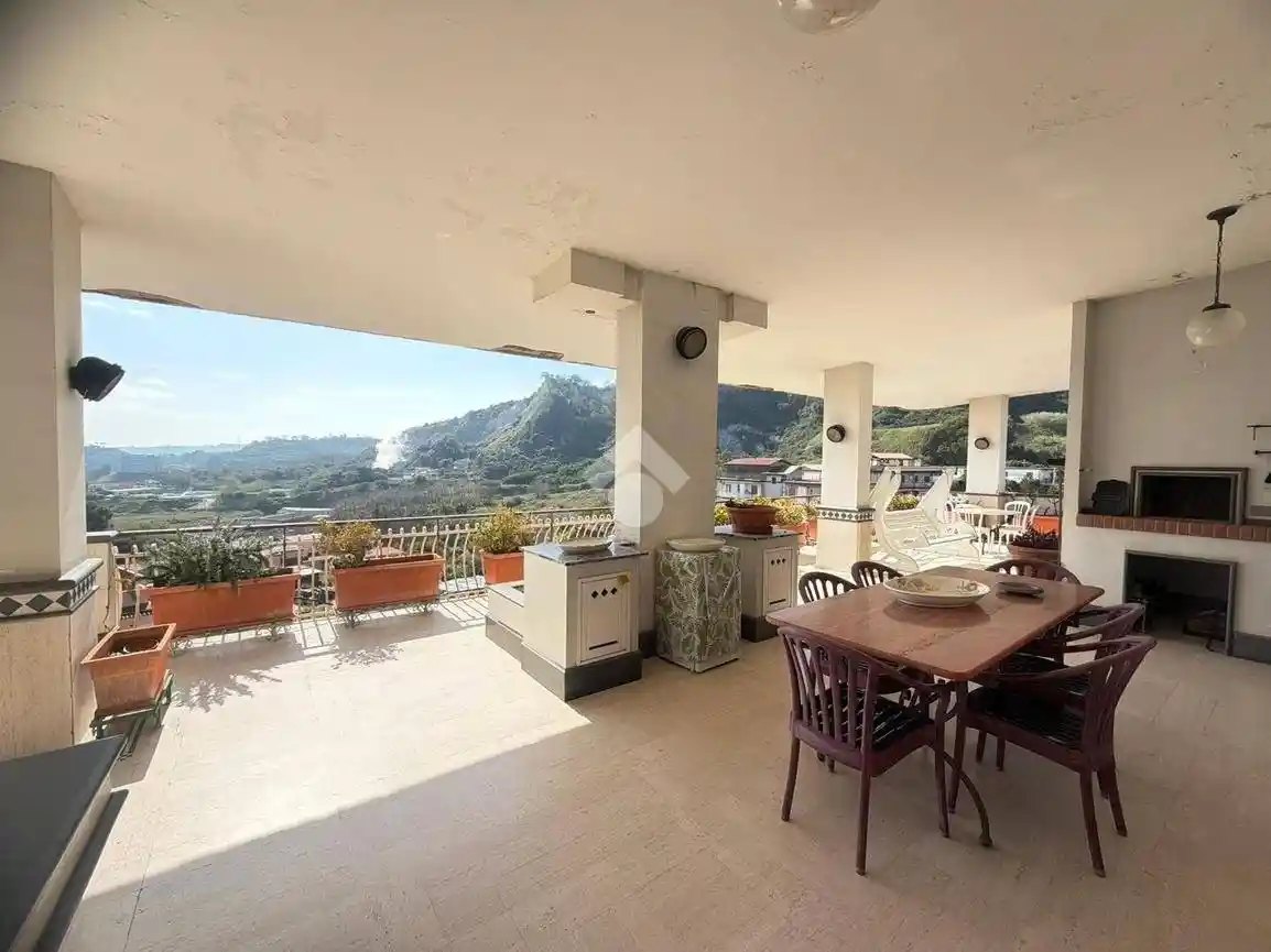 Appartamento in vendita a Napoli