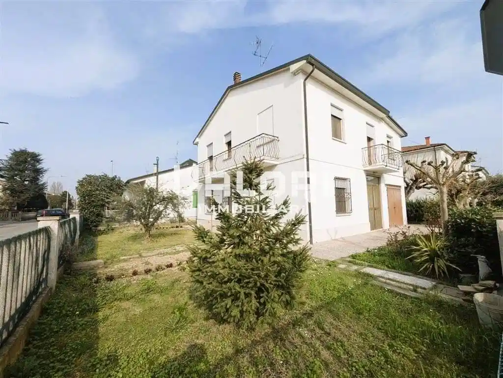 Casa indipendente in vendita a Faenza