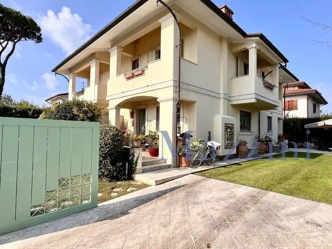 Villa in vendita a Forte dei Marmi
