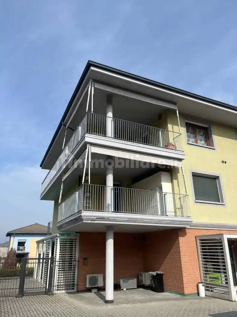 Palazzo - Edificio in vendita a Calamandrana