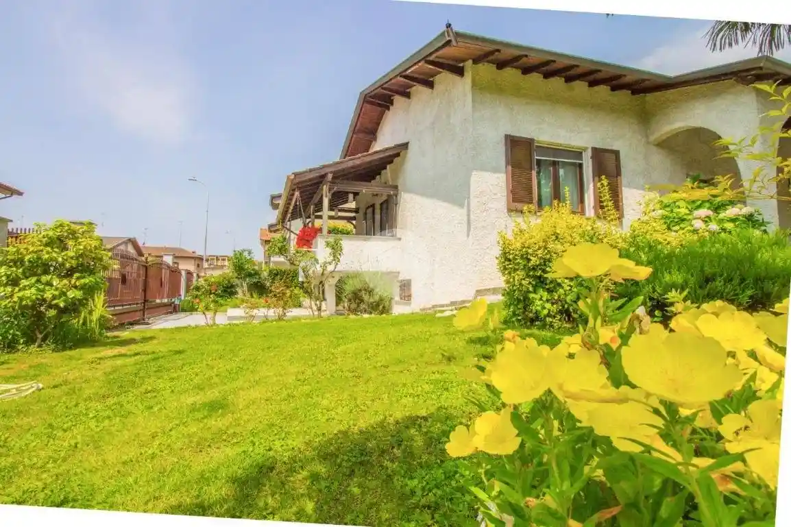 Villa in vendita a Garbagnate Milanese