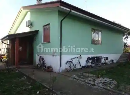 Casa indipendente in vendita a Roveredo in Piano