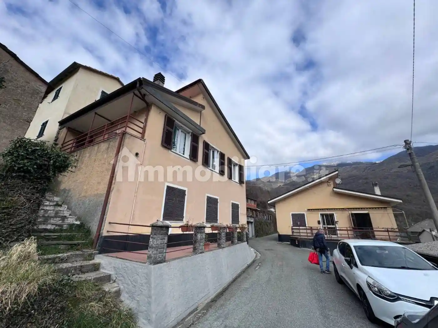 Appartamento in vendita a Borzonasca