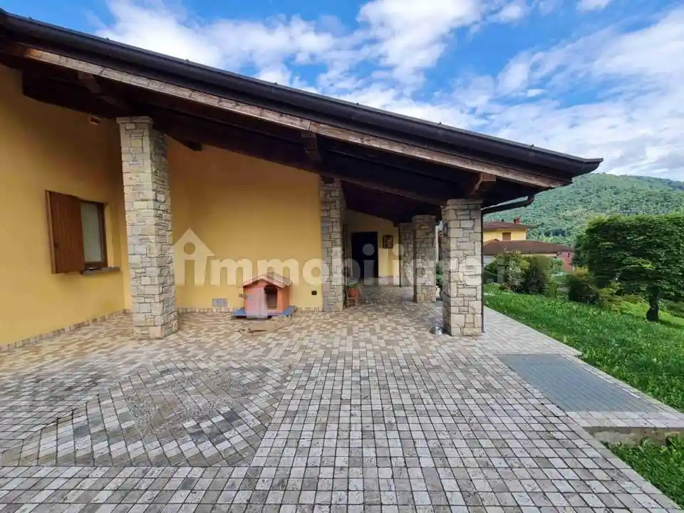 Villa in vendita a Luzzana