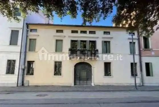 Palazzo - Stabile in vendita a Oderzo