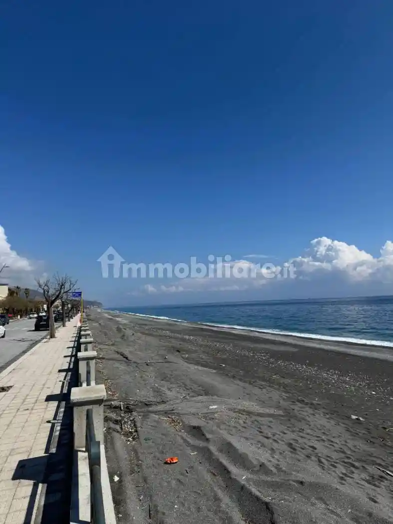 Appartamento in vendita a Roccalumera