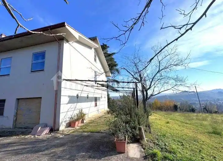 Casa indipendente in vendita a Trecastelli