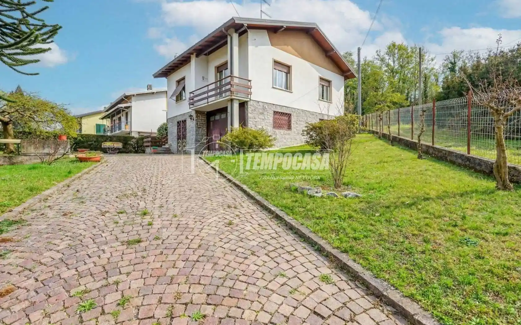 Casa indipendente in vendita a Comabbio