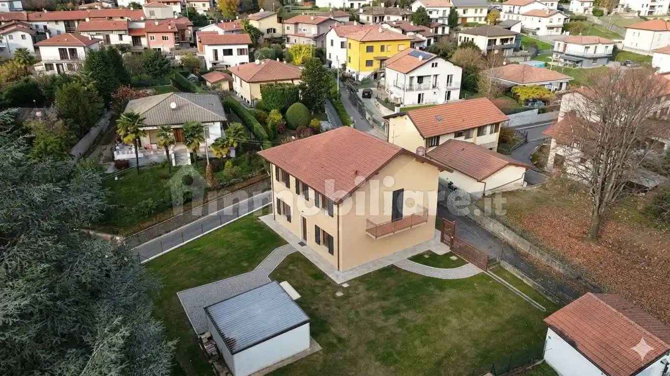 Villa in vendita a Caravate