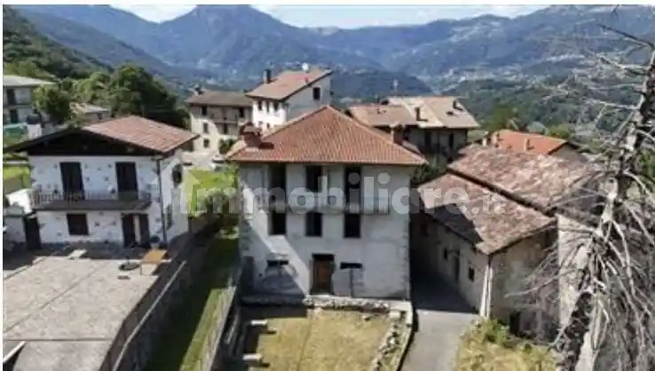 Palazzo - Stabile in vendita a Bedulita