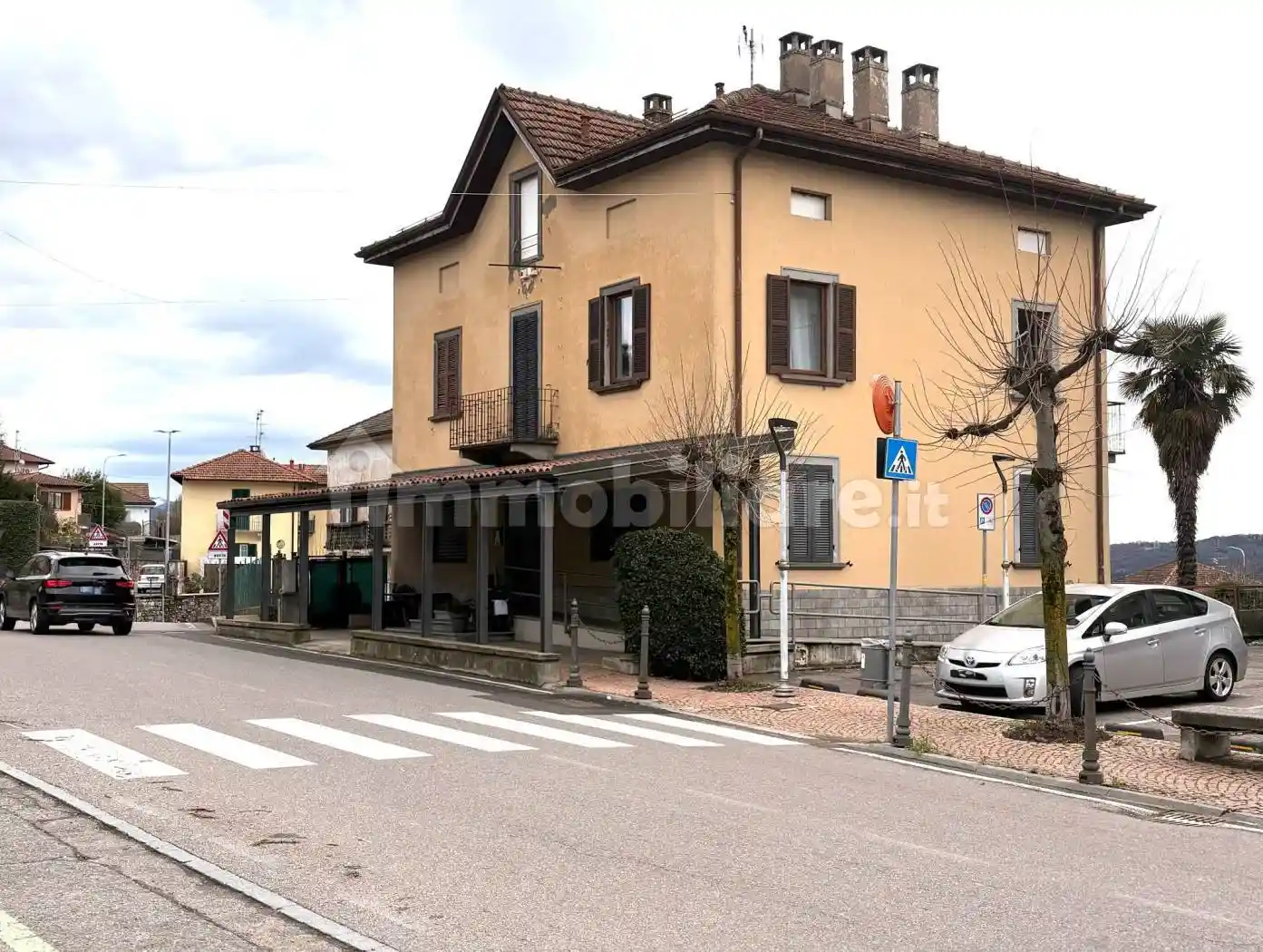 Palazzo - Edificio in vendita a Clivio