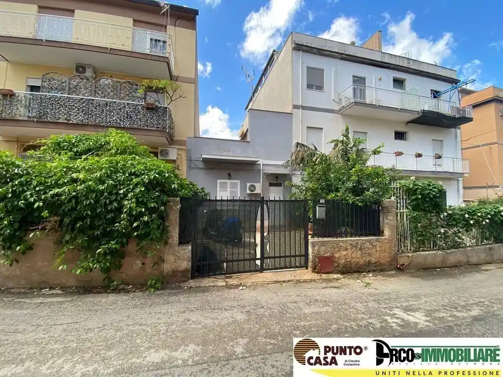 Casa indipendente in vendita a Palermo