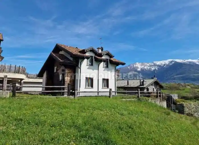 Villa in vendita a Sondrio