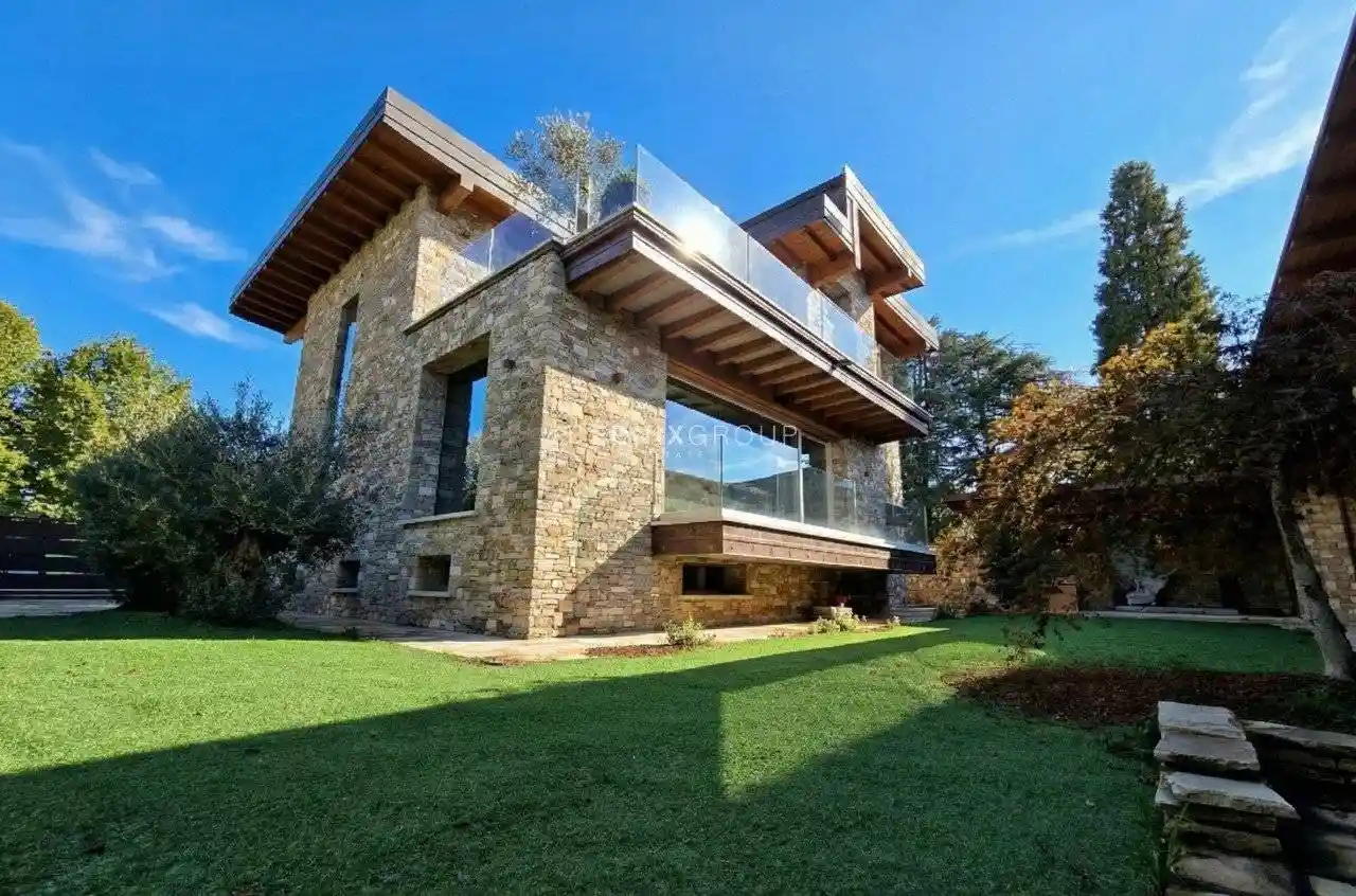 Villa in vendita a Villasanta