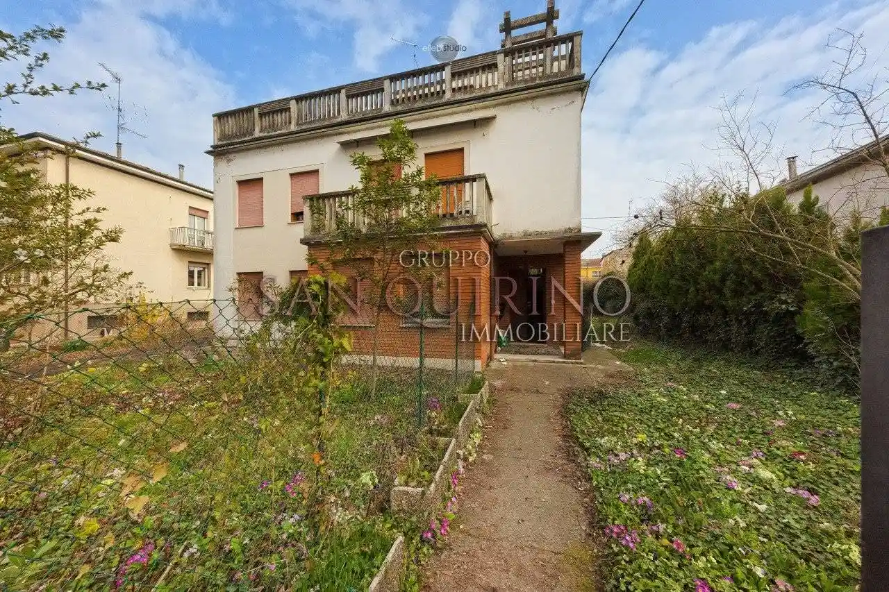 Villa in vendita a Novi di Modena