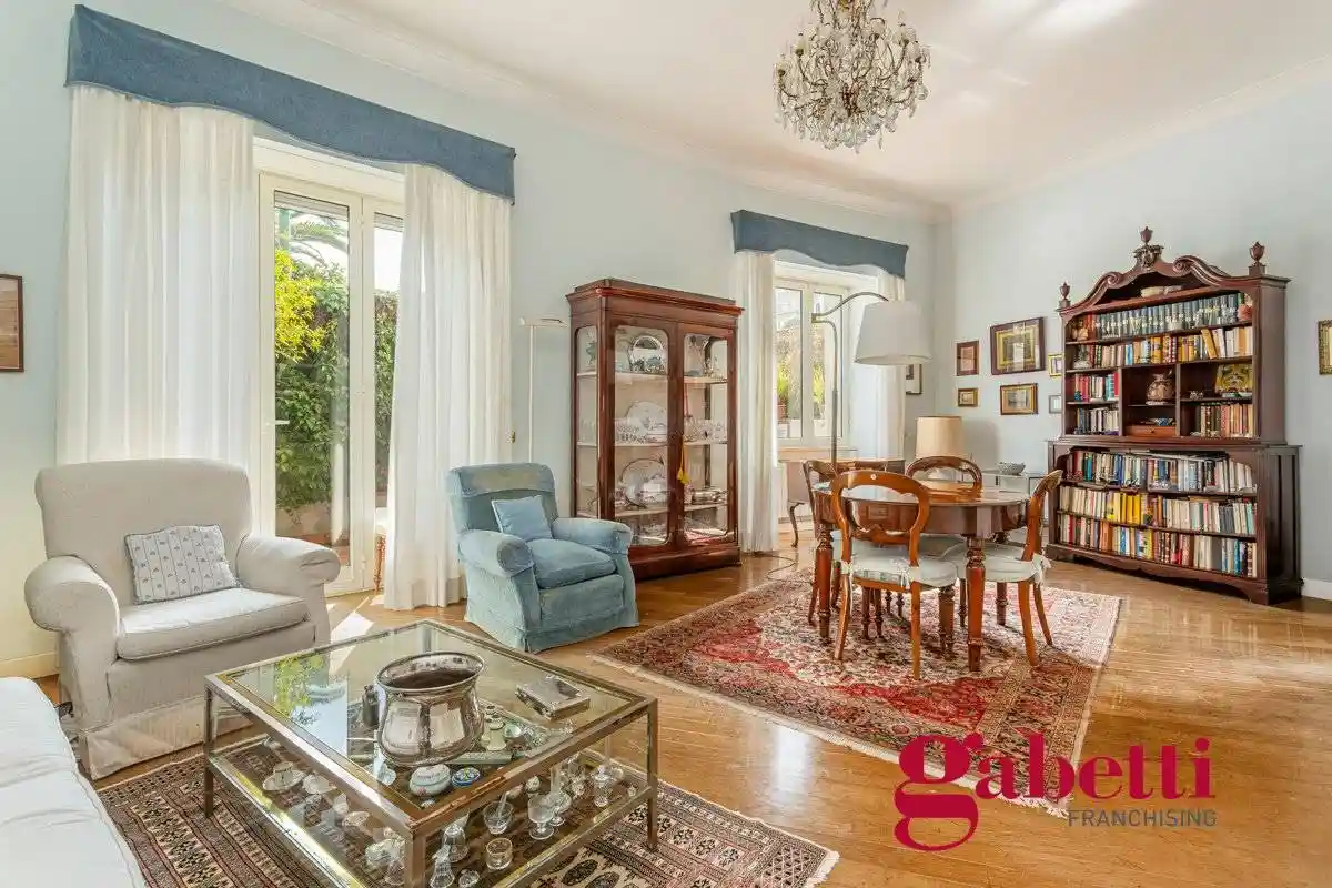 Appartamento in vendita a Napoli