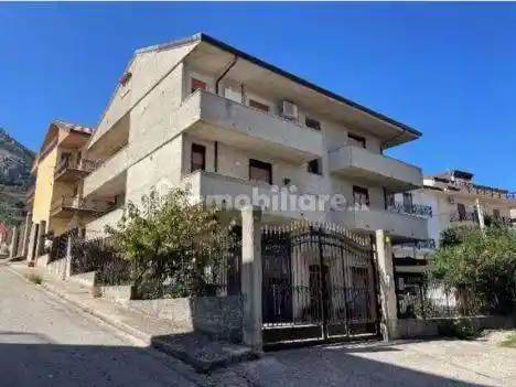 Appartamento in vendita a Piana degli Albanesi